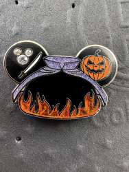 79536 - DLR Hidden Disney Series 2024: Ear Hats - Headless Horseman SUPER CHASER - Purple Cape - Disneyland Resort alternate image