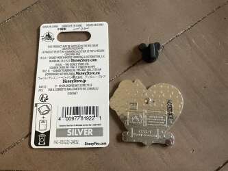 79749 - EPCOT World Showcase - Germany Pavilion Minnie with flowers - Walt Disney World alternate image