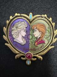 76634 - World of Frozen - Anna and Elsa Arendelle Heart Crest - Hong Kong Disneyland alternate image