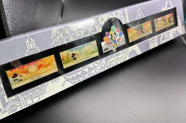'runDisney: Walt Disney World Marathon Weekend - Walt Disney World 2001 Marathon Boxed Set - Full Set - WDW'