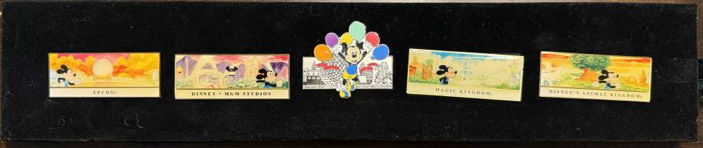 81526 - runDisney: Walt Disney World Marathon Weekend - Walt Disney World 2001 Marathon Boxed Set - Full Set - Walt Disney World alternate image