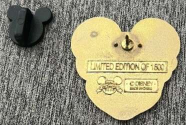 'Golden Ear Hats Mystery Tin - Mickey Mouse - DLR'
