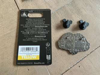 82915 - Pride Collection 2024 - Mickey Heart Hands alternate image