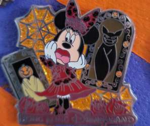 Click to view the Minnie Mouse Hong Kong Halloween details