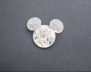Characters on Mickey Mouse Icon - Mystery Tin Collection - Yeti - WDW