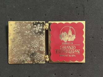 84317 - Resort Holiday Collection 2005: Greeting Cards - Pluto Grand Floridian - Walt Disney World alternate image