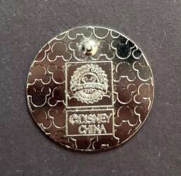 8476 - Park Icons Mini-Pin - Red Pirates of the Caribbean flag - Walt Disney World alternate image