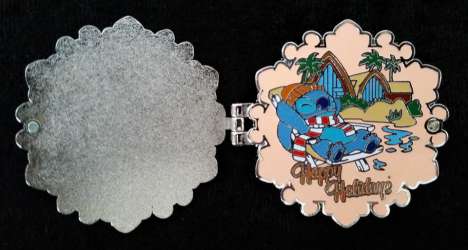 26152 - Resort Holiday Collection 2014: Hinged Snowflakes - Aulani Resort & Spa - Stitch Wreath - Disney Licensed alternate image