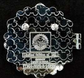 26152 - Resort Holiday Collection 2014: Hinged Snowflakes - Aulani Resort & Spa - Stitch Wreath - Disney Licensed alternate image