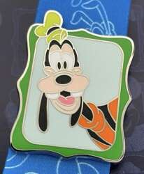 8631 - Peeking Frames Mickey and Friends Starter Set - Goofy ONLY - Walt Disney World alternate image