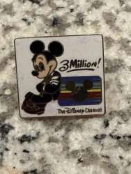 86821 - Disney Channel - Rainbow 3 Million Logo - Mickey Mouse - Walt Disney Studios alternate image