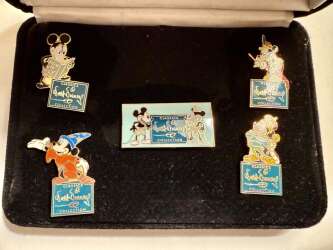86916 - Walt Disney Classics Collection - Classic Mickey (Full Set of 5 Pins) alternate image