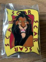 87183 - Lion King Character Set #2 - Scar in a Yellow Frame - Disney Auctions alternate image