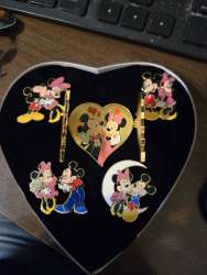 Mickey and Minnie Valentine&#039;s Day - Mickey and Minnie Valentine set if 5 pins - DLIC