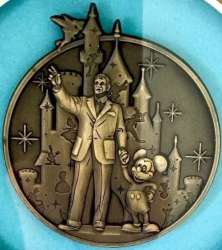 88078 - Castle Collection Mystery - Walt Disney and Mickey Mouse - Partners Statue - Disney Fan Club alternate image