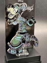 88215 - FigPin - NYCC 2024 - Kingdom Hearts 2 - Goofy Glow-in-the-dark #1710 - FiGPiN alternate image