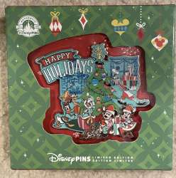 67173 - Disney Classics Christmas Collection 2023 - Santa Mickey Mouse and Friends Holiday Jumbo alternate image