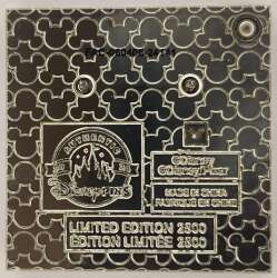 'Resort Holiday Collection 2024: Swivel Presents - Yacht Club Resort - WDW'