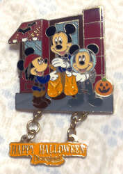 Click to view the Mickey, Morty and Ferdie - Trick-or-Treat dangle details