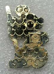 89634 - Mickey and Characters Dressed as Cast Members - Mickey Mouse as Custodial - Cast Exclusive alternate image