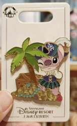 90554 - Pirates of the Caribbean - Angel With a Treasure Chest of Gold Coins - Shanghai Disney Resort alternate image