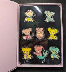 91000 - UniBEARsity 10th Anniversary - PrincessBEAR UniBEARsity 10th Anniversary 8-Pin Boxed Set - Disney Store Japan alternate image