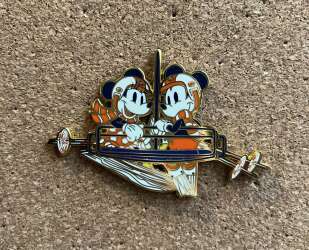 91063 - BoxLunch Exclusive - Mickey & Friends Skiing Adventure Blind Box - Mickey and Minnie Skiing on Chairlift - Disney Licensed alternate image