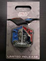 'runDisney: Star Wars Half Marathon Weekend - Rival Run Half Marathon Medal Pin - Rey &amp; Kylo Ren - WDW'