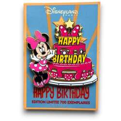 Minnie Mouse with cake