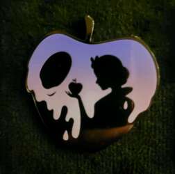 59033 - Amazon - Villains 4-Pin Mystery Set - Snow White - Disney Licensed alternate image