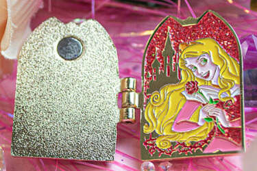 IKNOWK - Princess Hinged Locket - Aurora - DLIC