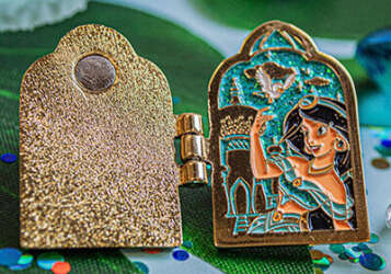 IKNOWK - Princess Hinged Locket - Jasmine - DLIC