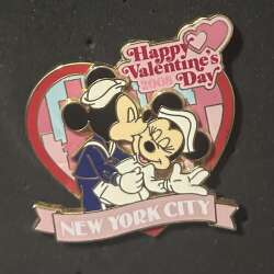 92230 - World Of Disney (NYC) - Mickey and Minnie Valentine’s Day Kiss - Disney Store US alternate image