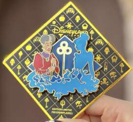 92254 - Villain with Hero Silhouette - Lady Tremaine and Cinderella - Disneyland Resort Paris alternate image