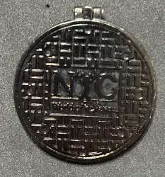 92405 - World Of Disney (NYC) - Rizzo under Manhole Cover - Disney Store US alternate image