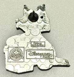 'Christmas 2018 - Figaro with Christmas gift - DLP'