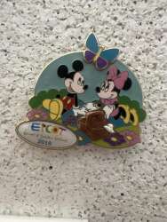 94683 - EPCOT International Flower & Garden Festival 2010 - Mickey & Minnie at a picnic - Walt Disney World alternate image