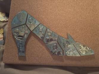 93138 - Cinderella 75th Anniversary - Glass Slipper Puzzle Mystery Box - Full Series alternate image