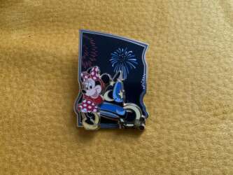 95687 - Disney World Quarterly Annual Passholder Puzzle Collection 2007 - Minnie Mouse - Walt Disney World alternate image