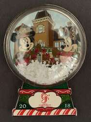 Grand Floridian Resort & Spa - Mickey and Minnie with Gingerbread House - Snow Globe