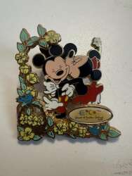 95717 - EPCOT International Flower & Garden Festival 2006 - Minnie Kissing Mickey - Passholder Exclusive - Walt Disney World alternate image