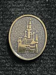 Click to view the 1 year Cast Member Service Award details