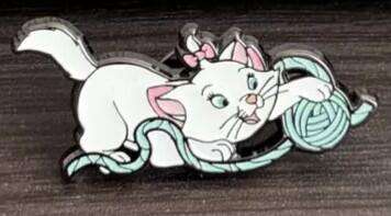 96091 - Hot Topic - Disney Cat Yarn Blind Box - Marie - Loungefly alternate image