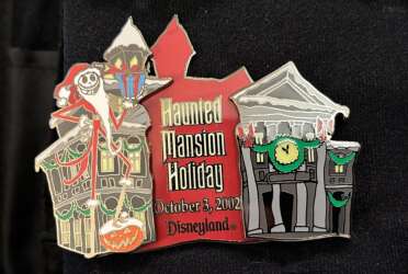 96253 - Haunted Mansion Holiday 2002 — Facade and Sandy Claws Jack - Disneyland Resort alternate image