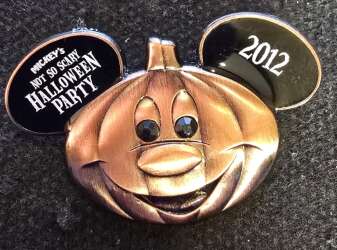 Mickey&#039;s Not So Scary Halloween Party (MNSSHP) 2012 - Sculpted Mickey Mouse 2012 Passholder - WDW