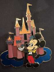 'Niftie Fifties Flashback Pin Trading Celebration 2025: Classic Castle Characters - Mickey Mouse - DLR'