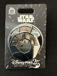 98475 - Star Wars Quarterly Cockpit Series - Han Solo Millennium Falcon Jumbo 3D alternate image