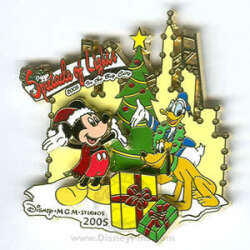 'Osborne Family Spectacle of Dancing Lights - MGM Spectacle of Lights 2005 - Mickey, Pluto &amp; Donald - WDW'